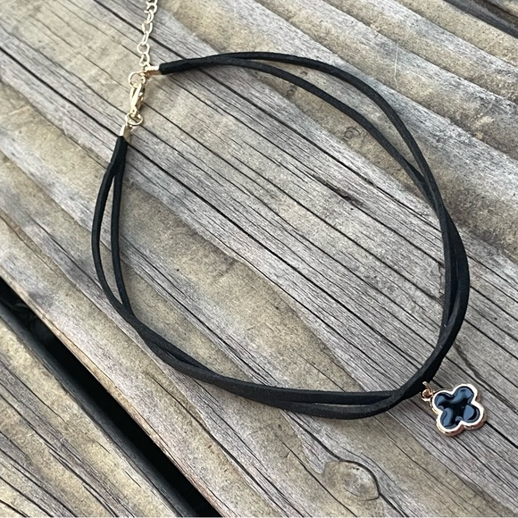 LAST ONE - Cross Layered CHOKER NECKLACE with Gift Bag - Picture 5 of 7